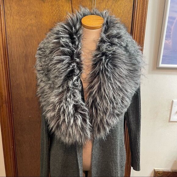 Michael Kors Grey Faux Fur Ribbed Sweater Cardigan Size Medium - Picture 12 of 12